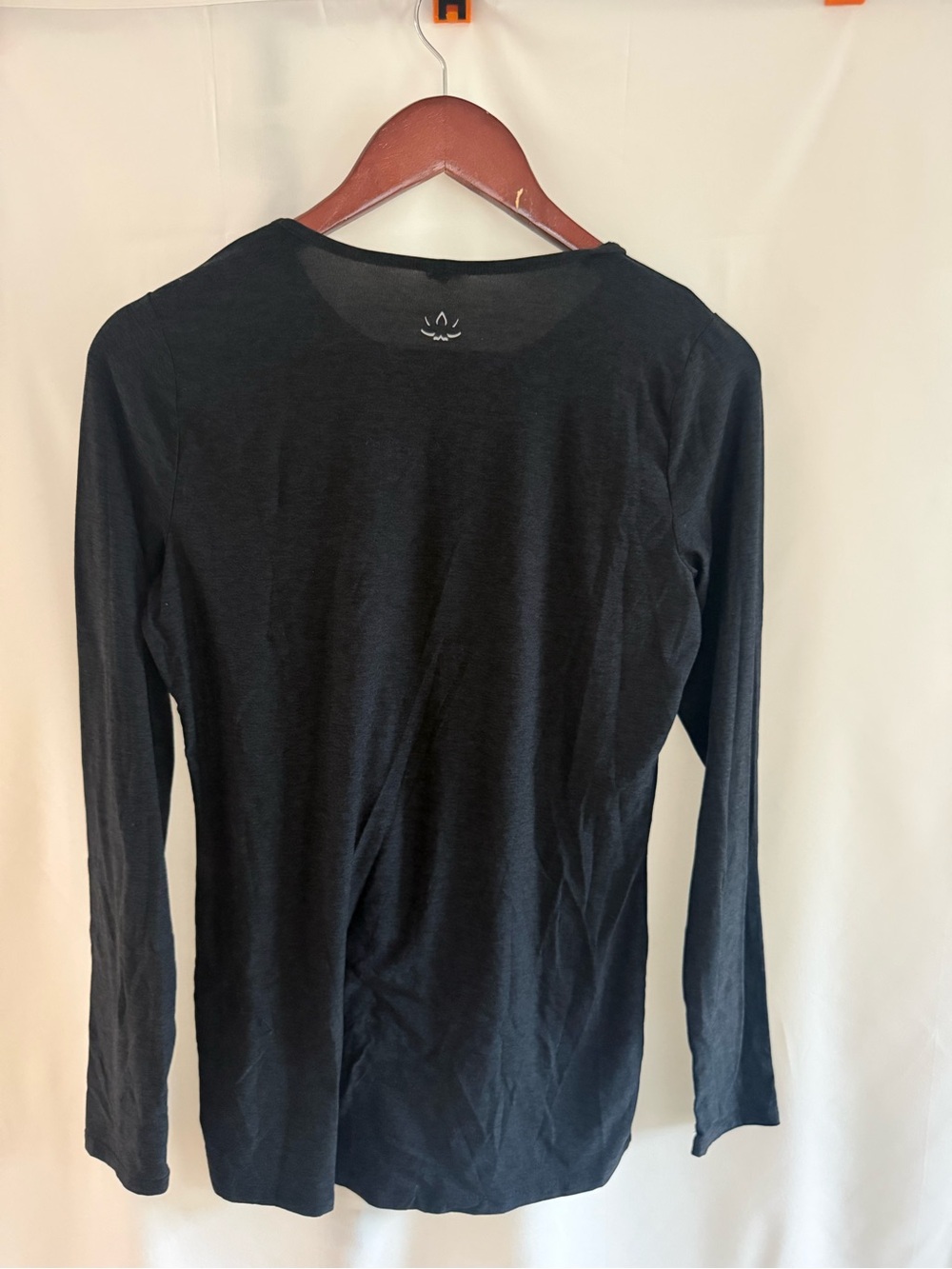 Beyond Yoga Women's Black Long Sleeve Tee
